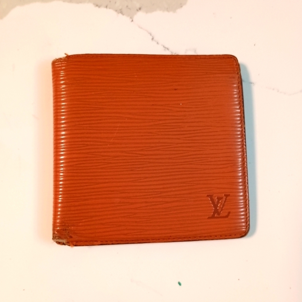 Authentic Louis Vuitton Wallet EPI Brown Authentic For Men